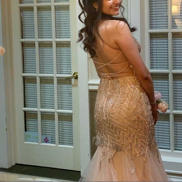 Beautiful strapless embroidered mermaid dress - Picture 3 of 4